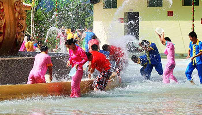 泼水节的习俗 泼水节的习俗是