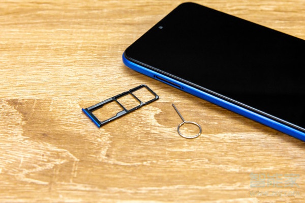 红米8a卡槽怎么放卡