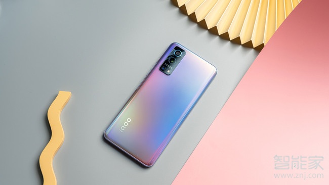 iqooz3机身材质是什么