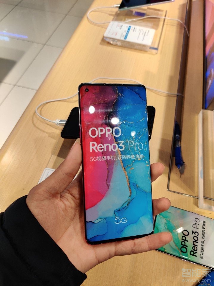 opporeno3pro是曲面屏吗