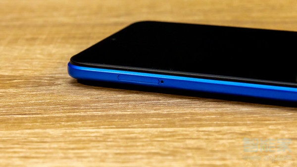 红米8a卡槽怎么放卡