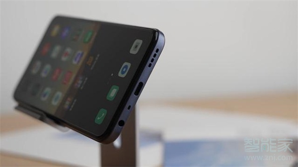 真我V13有双扬声器吗