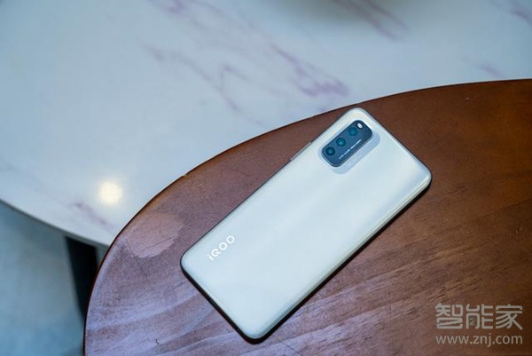 iqooneo5活力版后盖是什么材质