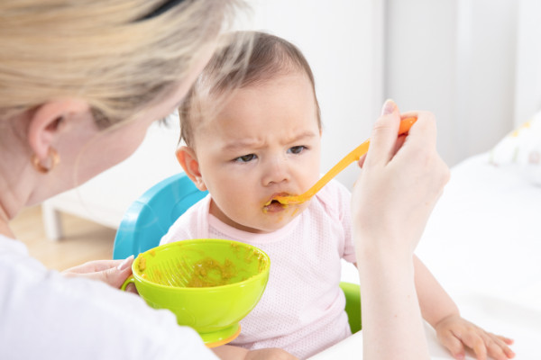 孩子吃饭磨蹭怎么办  怎么让孩子吃饭不磨蹭   