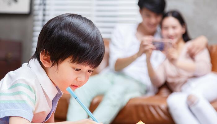 如何教育孩子成为有学问的人 怎样让孩子长知识