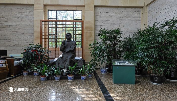 鲁迅是谁 鲁迅先生详细简介