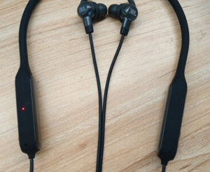 JBL V150NC耳机怎么检查耳机电量