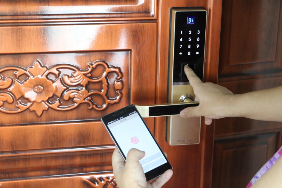 德施曼小嘀S8智能锁怎么添加指纹