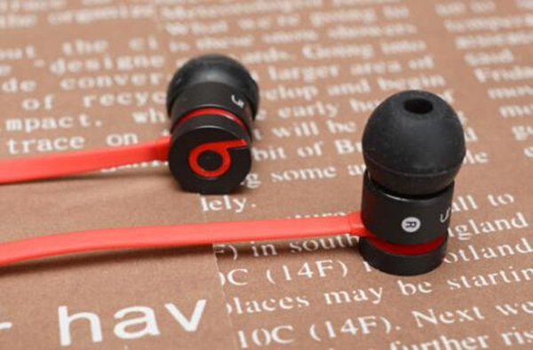 Beats urBeats智能耳机带麦克风吗