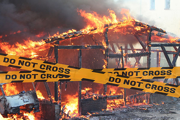 被烟火围困在房间内时正确的做法是 被烟火围困在房间内时正确的做法是什么