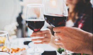 喝酒了头晕怎么解决 如何解决喝酒后头晕的问题