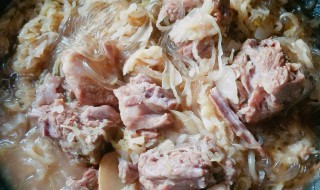 砂锅酸菜粉条的做法 家常砂锅酸菜粉条的做法