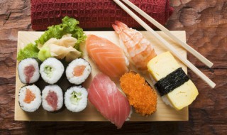 金枪鱼紫菜寿司卷的做法 金枪鱼紫菜寿司做法