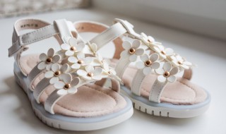 如何清洗凉鞋 清洗凉鞋的方法