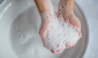 如何让发黄的硅胶手机壳变白 发黄手机壳变白小妙招