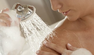 打雷能用热水器洗澡吗 打雷的时候可不可以用热水器洗澡呢