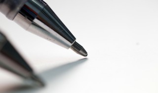 油性记号笔弄到衣服上怎么洗 油性记号笔弄在衣服上怎么洗掉