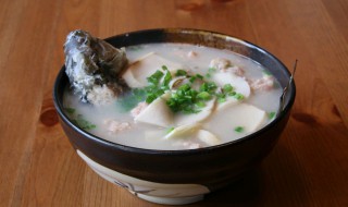 小鲫鱼汤的做法 小鲫鱼汤的做法介绍