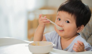 训练宝宝使用小勺的注意事项 怎么训练宝宝使用小勺