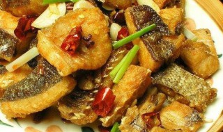 糍粑鱼怎么做 做糍粑鱼的方法