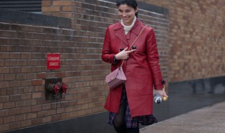 红色和什么颜色搭配好看 红色和什么颜色搭配好看的解析