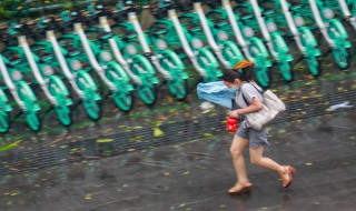 狂风暴雨幽默的说说 下大雨的幽默说说