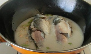 破壁机打鱼汤的做法 破壁机之红枣鲫鱼汤的步骤