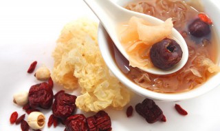 莲子银耳羹怎么做 莲子银耳羹的做法