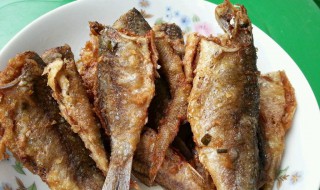怎么做干炸小鲤鱼 制作的步骤有哪些