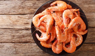 用叉子剥虾线的方法 怎么用叉子剥虾线