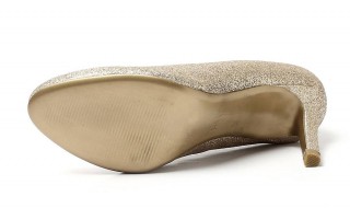 高跟鞋氧化发黄怎么处理 什么办法可以弄干净