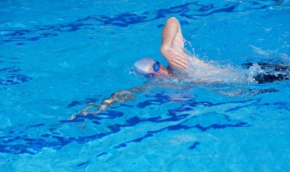 游泳的幽默说说 夏天游泳的搞笑说说