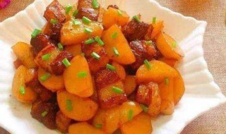如何做土豆红烧肉焖米饭 做土豆红烧肉焖米饭的方法