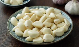 泡蒜头的腌制方法 泡蒜头简单的腌制方法