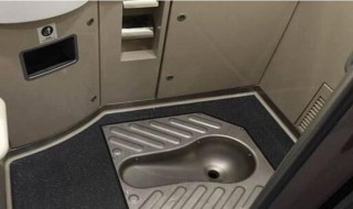 火车怎么冲厕所的按钮在哪 火车冲厕所的按钮在哪