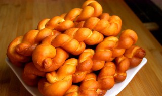 油炸麻花的制作方法 油炸麻花做法