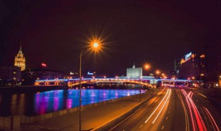 夜景发朋友圈的句子 夜景发朋友圈的句子有哪些