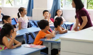 把秋思改写成一个小故事300字 把秋思改写成一个小故事300字范文