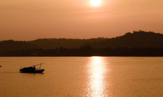 到中流击水浪遏飞舟是在哪一条江河 指的是湘江