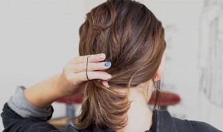 扎马尾简单好看的步骤 扎马尾简单好看的步骤是什么