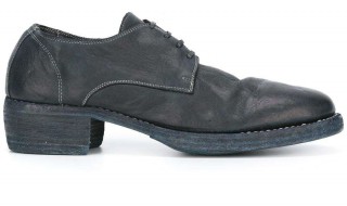 怎样让新鞋做旧 让新鞋做旧方法