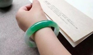 哪种玉镯最养人 养人的玉镯有哪些