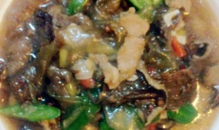 松鹅菇做法 松鹅菇粉皮炖肉的做法