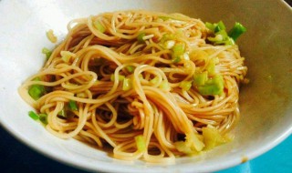 秋葵葱油面如何做 美味的秋葵葱油面如何做