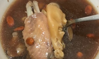 怎样做阿胶炖鸡汤 滋补阿胶炖鸡的做法
