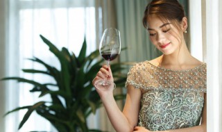 女人喝红酒的唯美句子 关于红酒的句子