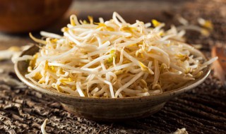 青椒炒豆芽的家常做法 怎么做青椒炒豆芽