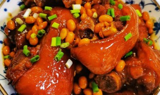 黄豆烧猪脚的做法 家常黄豆烧猪脚的做法