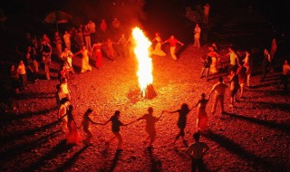 载歌载舞的载的意思 关于载歌载舞的载的意思