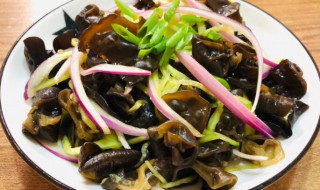 洋葱伴木耳的家常作法 洋葱伴木耳如何做
